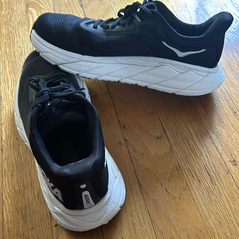 Hoka Arahi 7